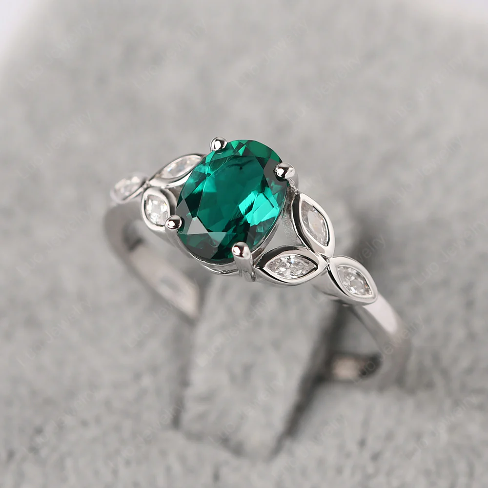 Oval Celtic Emerald Ring - Image 3