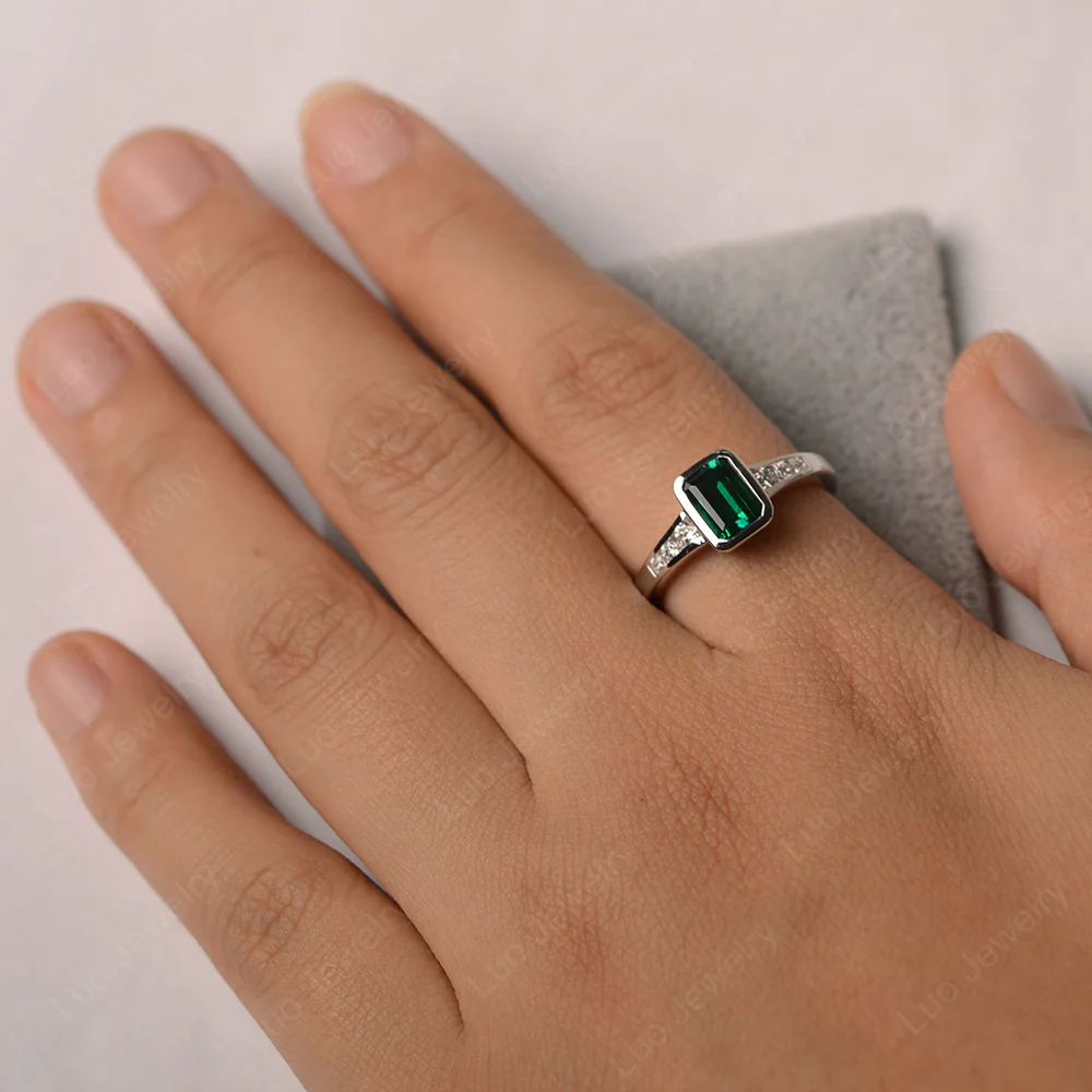 Emerald Emerald Cut Bezel Ring - Image 4