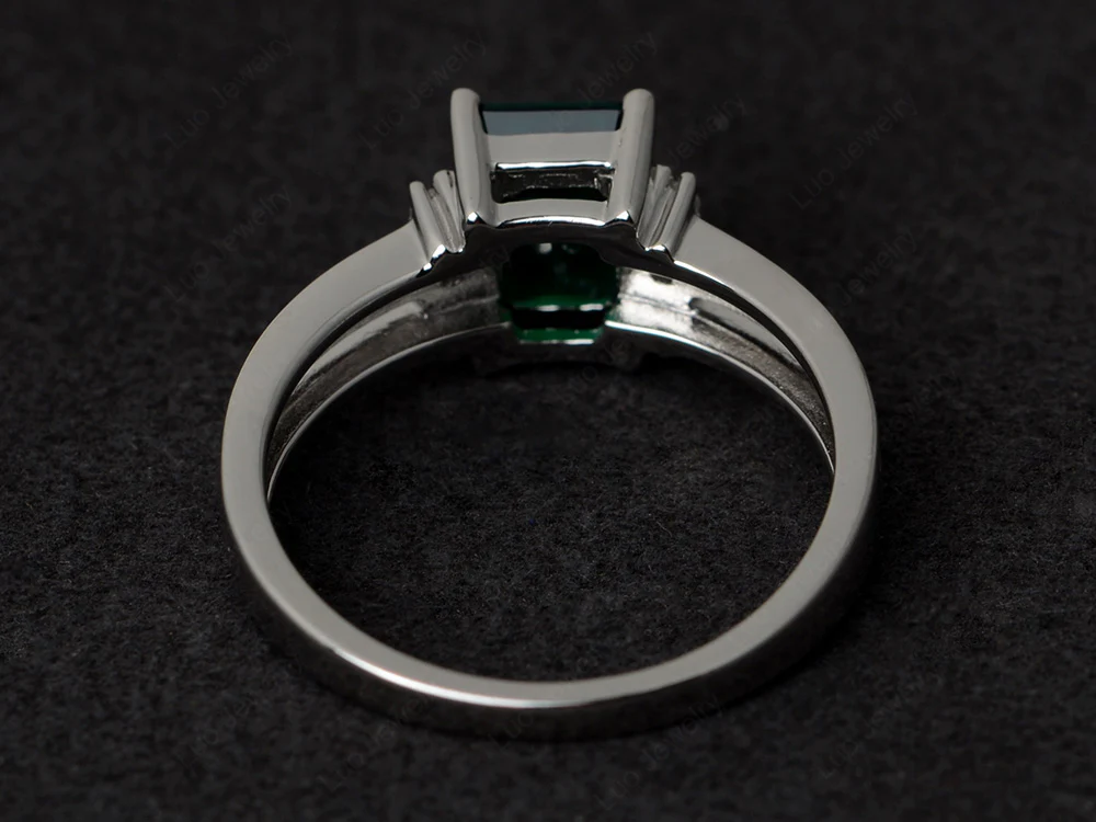 Emerald Three Split Shank Ring - Image 3