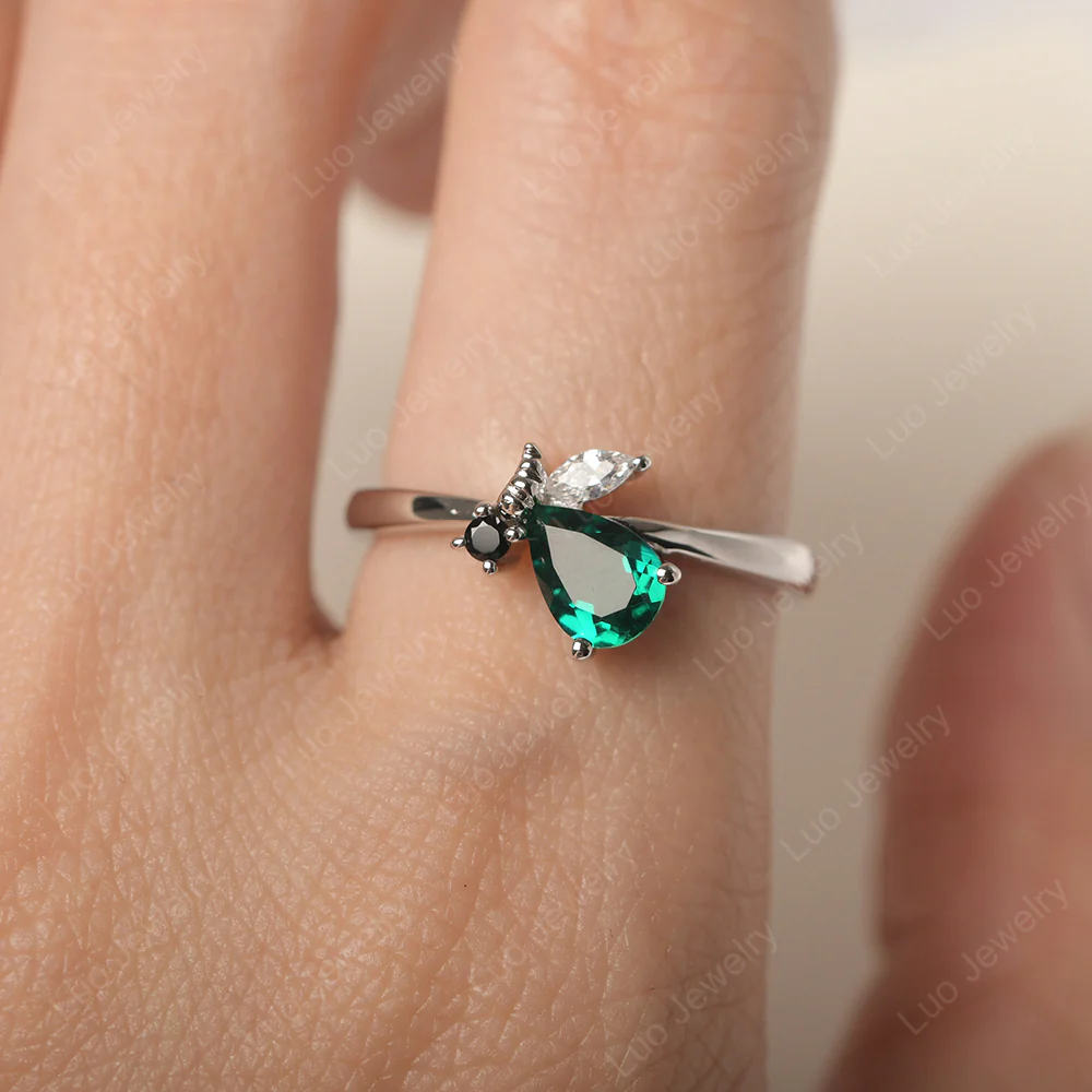 Emerald Bee Engagement Ring - Image 5