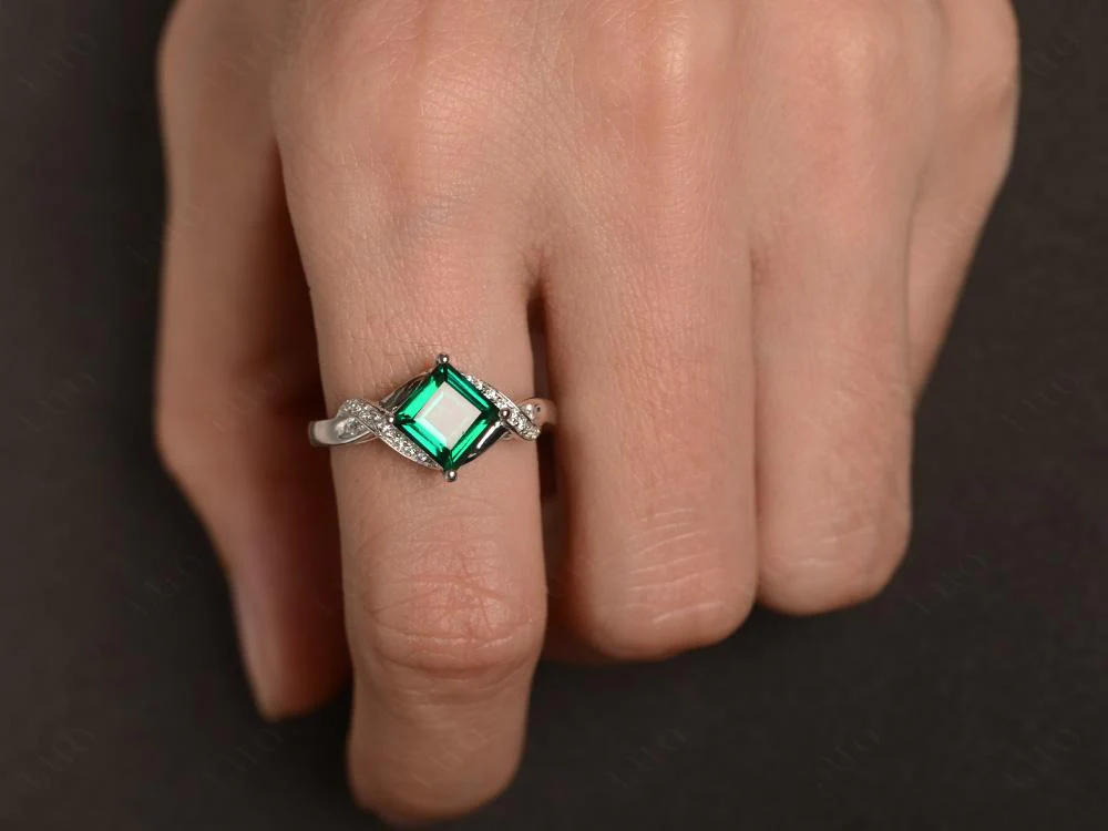 Emerald Kite Set Square Cut Ring - Image 32
