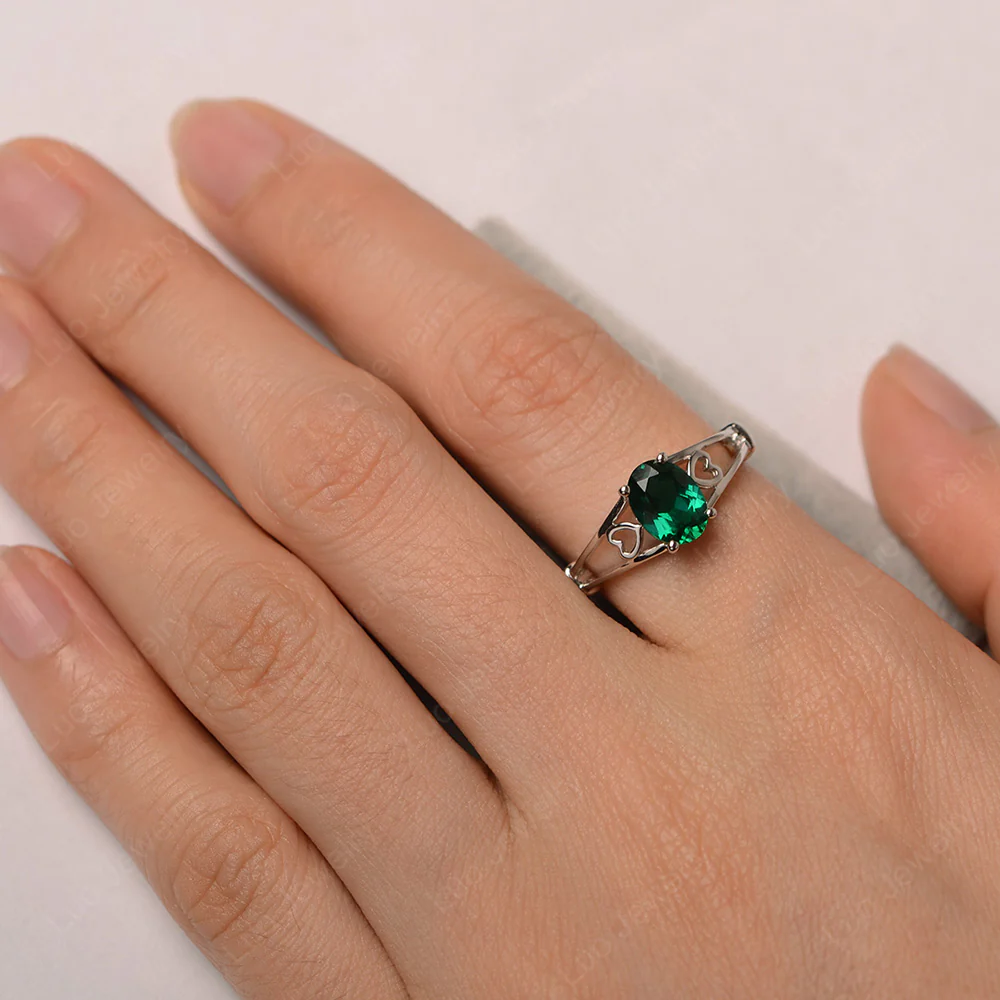 Oval Emerald Solitaire Ring - Image 3