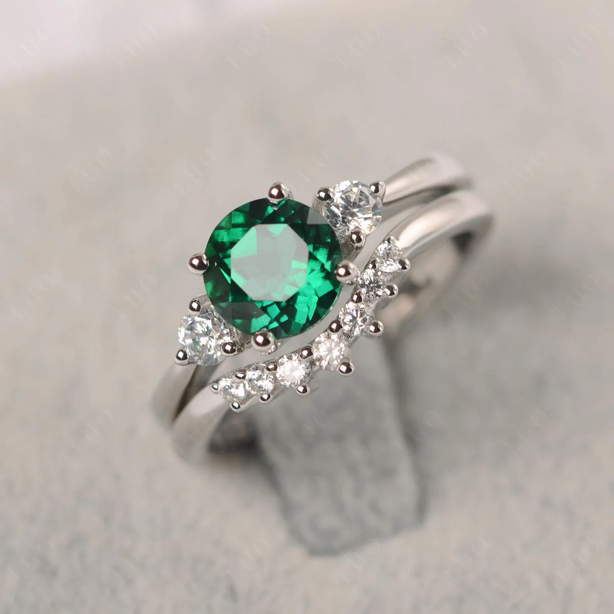 Round Emerald Wedding Ring Set - Image 11