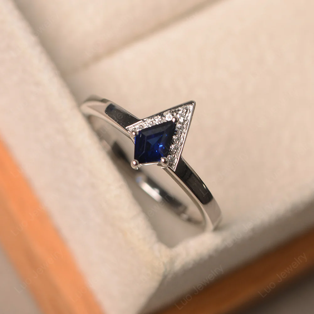 Kite Cut Sapphire Ring - Image 3
