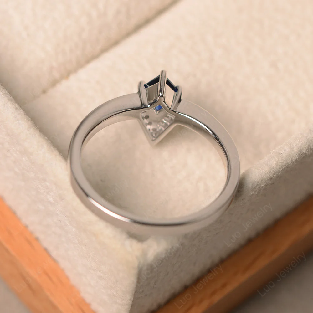 Kite Cut Sapphire Ring - Image 4