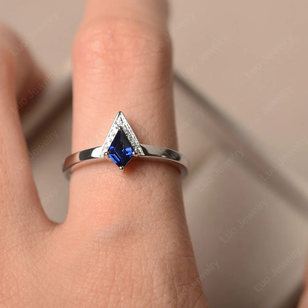 Kite Cut Sapphire Ring - Image 5