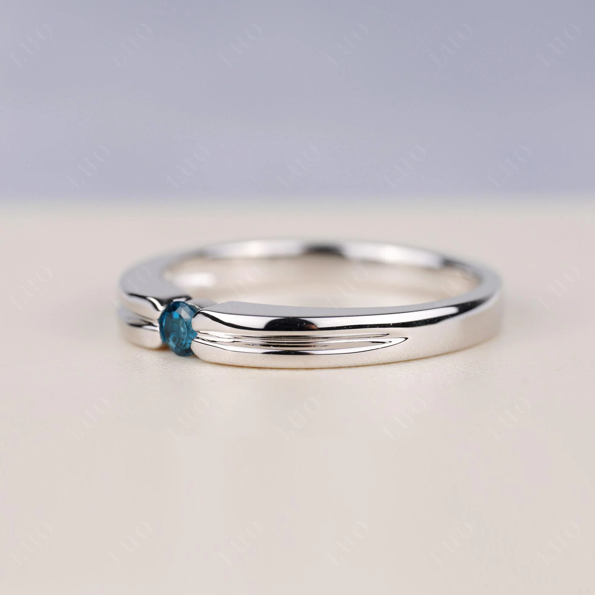 London Blue Topaz Solitaire Band Ring - Image 2