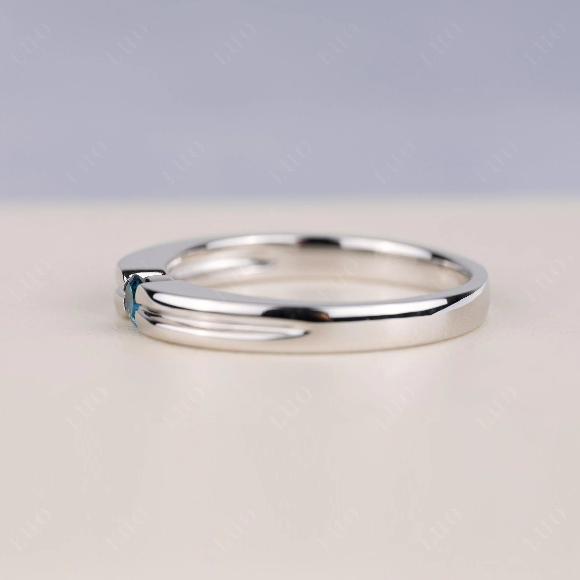 London Blue Topaz Solitaire Band Ring - Image 3