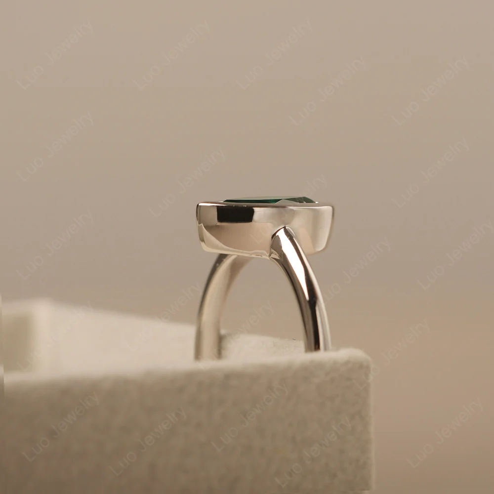 Marquise Cut Emerald Bezel Set Ring - Image 4