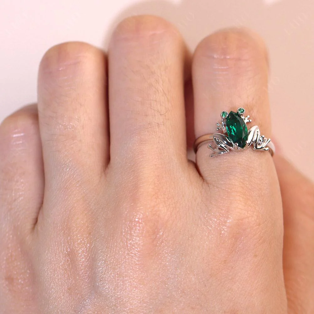 Emerald Ring with Frog - Image 15