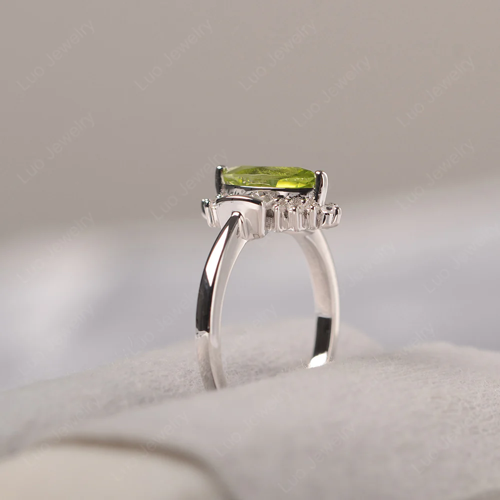 Marquise Peridot Ring with Baguettes - Image 4