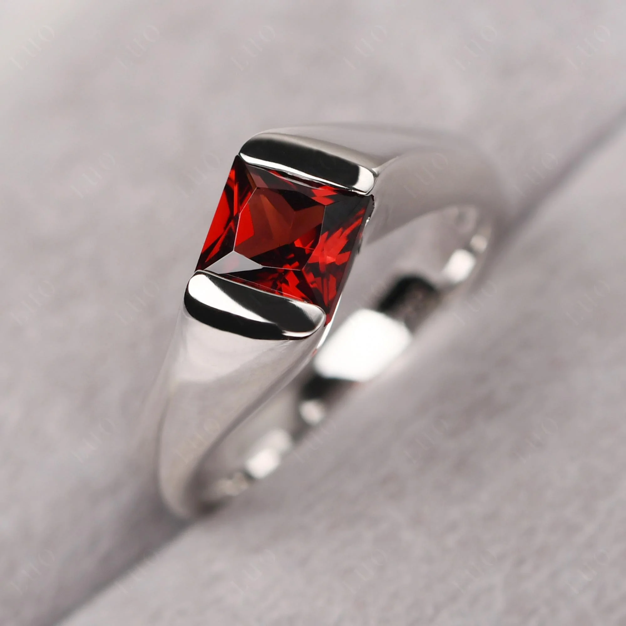 Unisex Garnet Bypass Solitaire Ring - Image 10