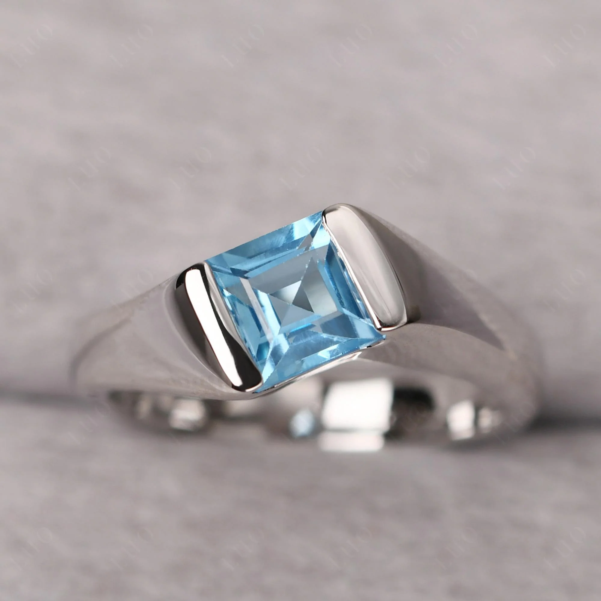 Unisex Swiss Blue Topaz Bypass Solitaire Ring - Image 10