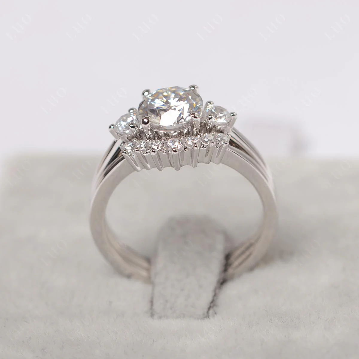 Round Moissanite Wedding Ring Set - Image 12