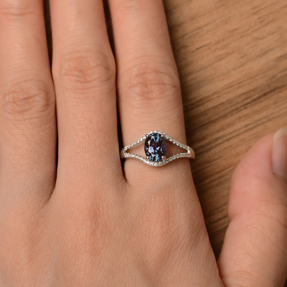 Oval Alexandrite Split Shank Pave Ring - Image 4