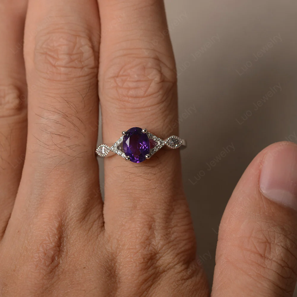 Oval Amethyst Split Shank Ring - Image 3