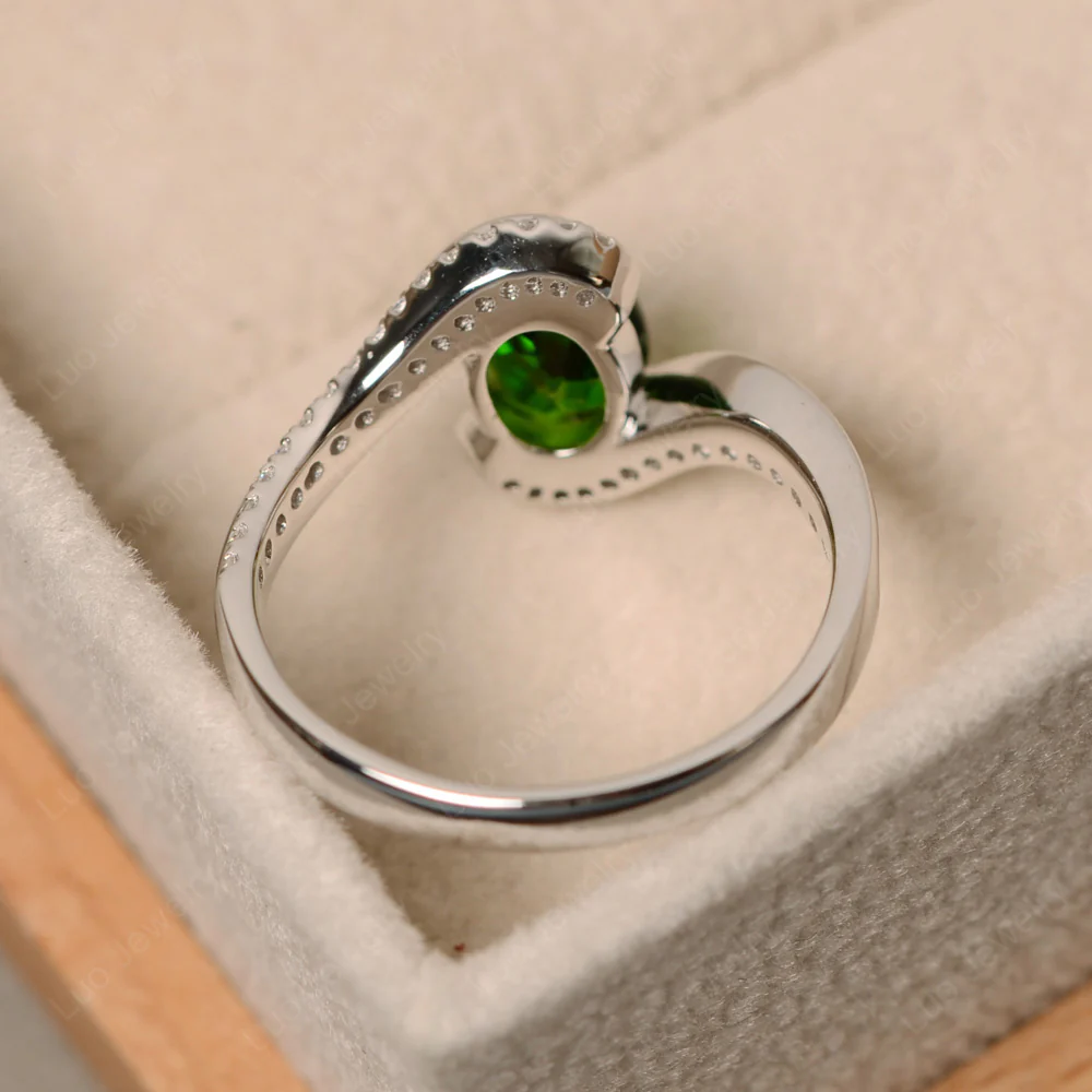 Oval Bezel Diopside Engagement Ring - Image 4