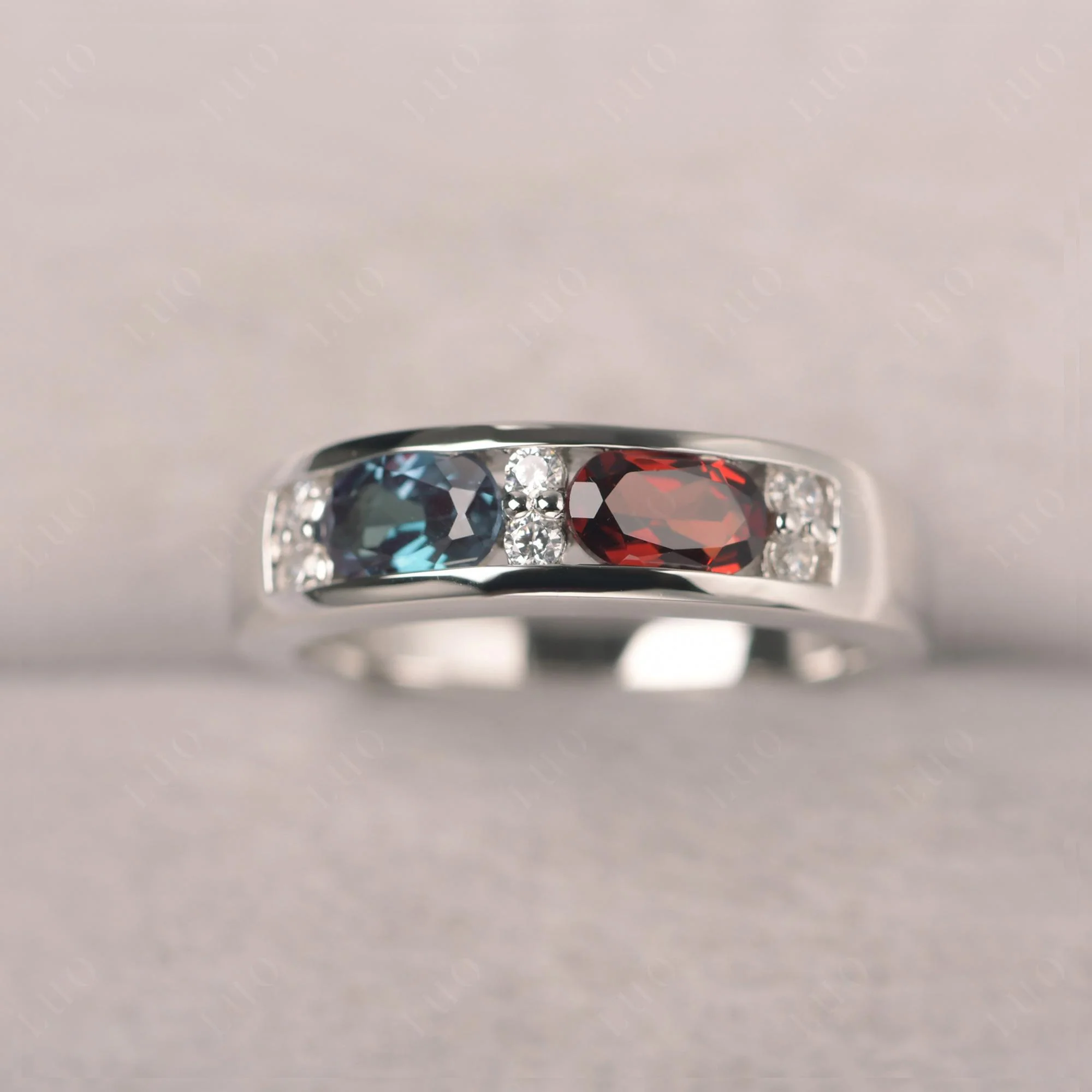 Oval Alexandrite and Garnet Ring - Image 11