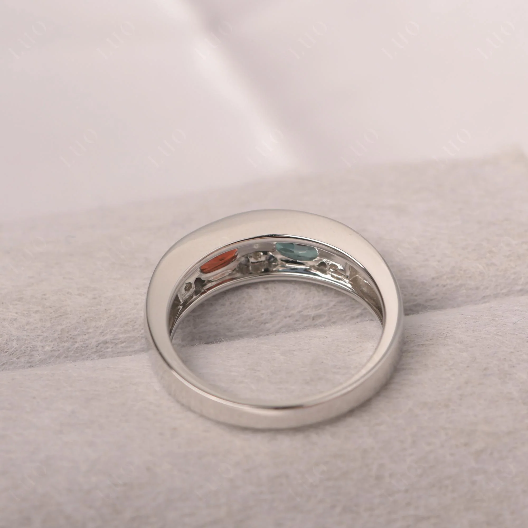 Oval Alexandrite and Garnet Ring - Image 12