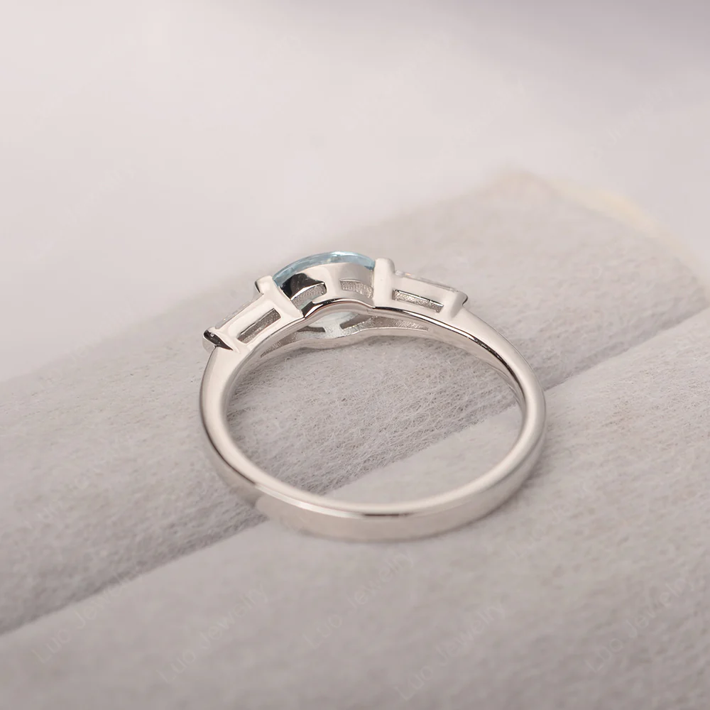 Oval Aquamarine Ring with Baguettes - Image 3