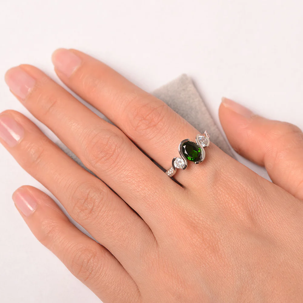 Diopside Three Stone Bezel Set Ring - Image 3