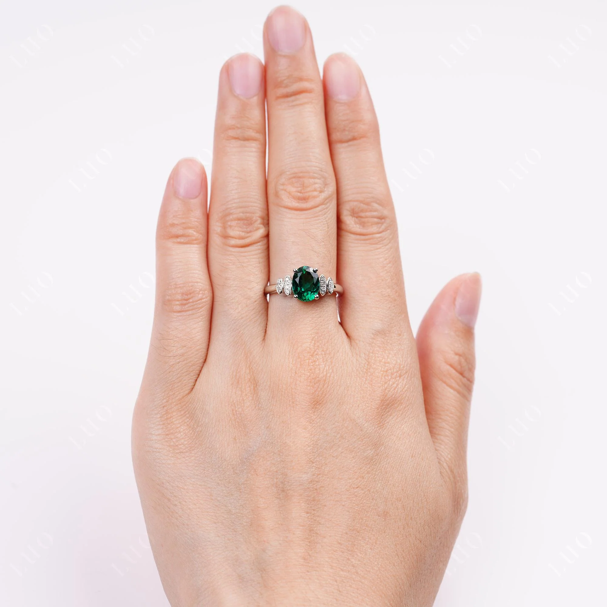 Oval Cut Simple Emerald Engagement Ring - Image 5