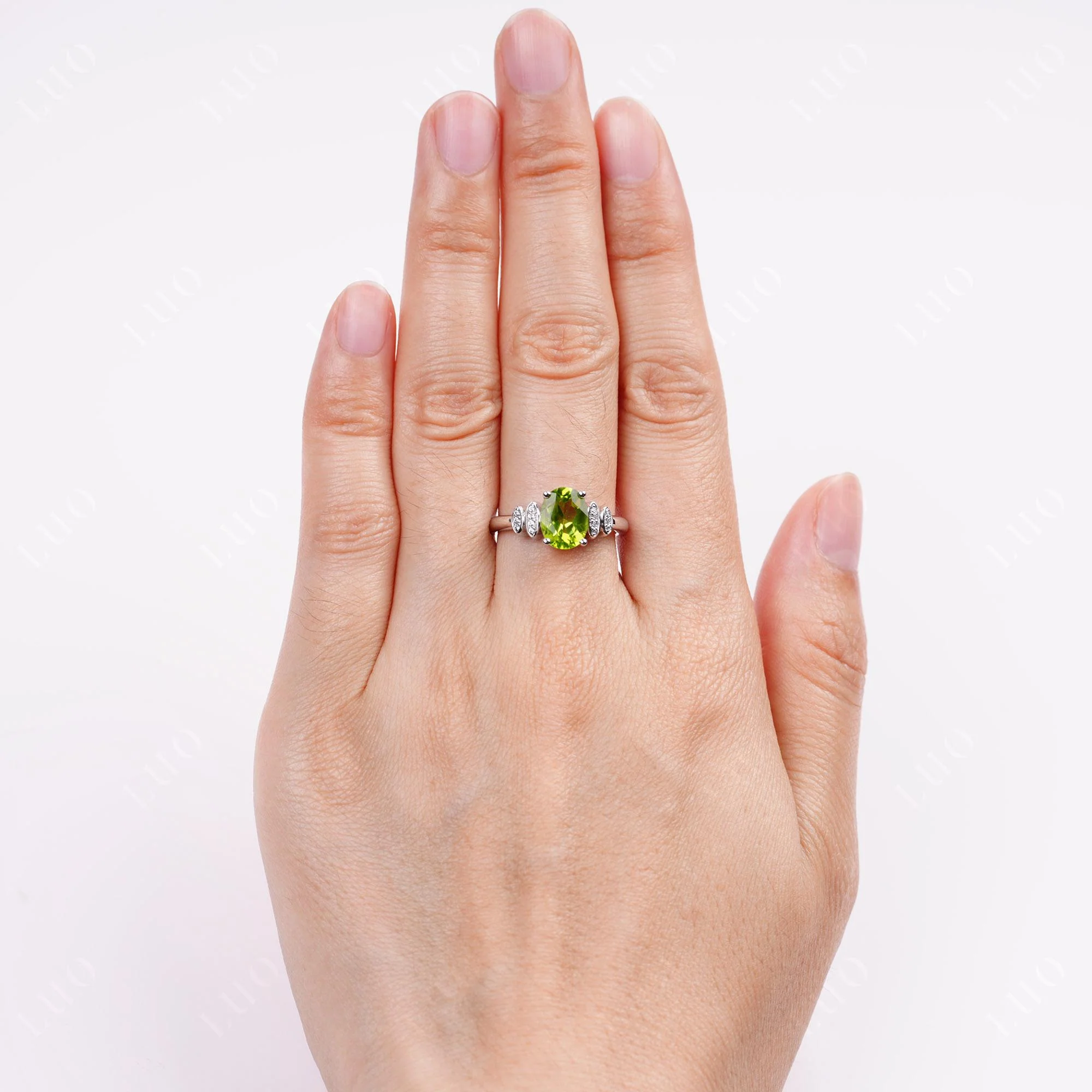 Oval Cut Simple Peridot Engagement Ring - Image 5