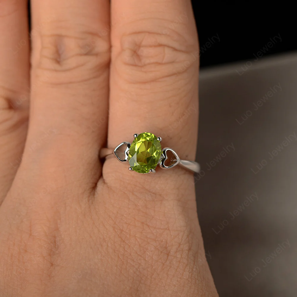 Peridot Heart Band Ring - Image 4