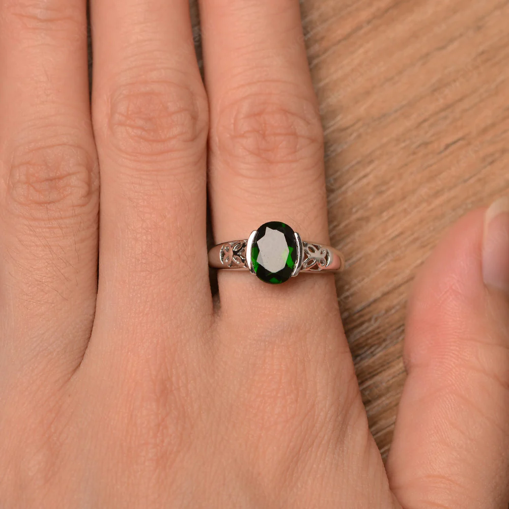 Oval Diopside Bezel Set Engagement Ring - Image 4