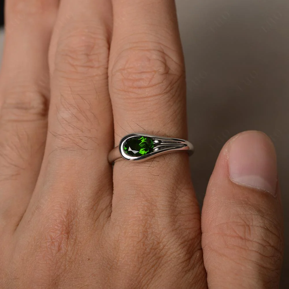 Diopside Minimalist Engagement Ring - Image 13