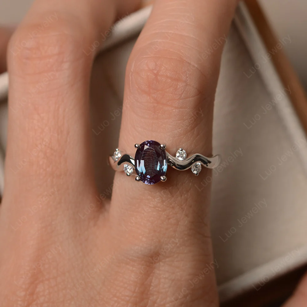 Alexandrite Twisty Engagement Ring - Image 4
