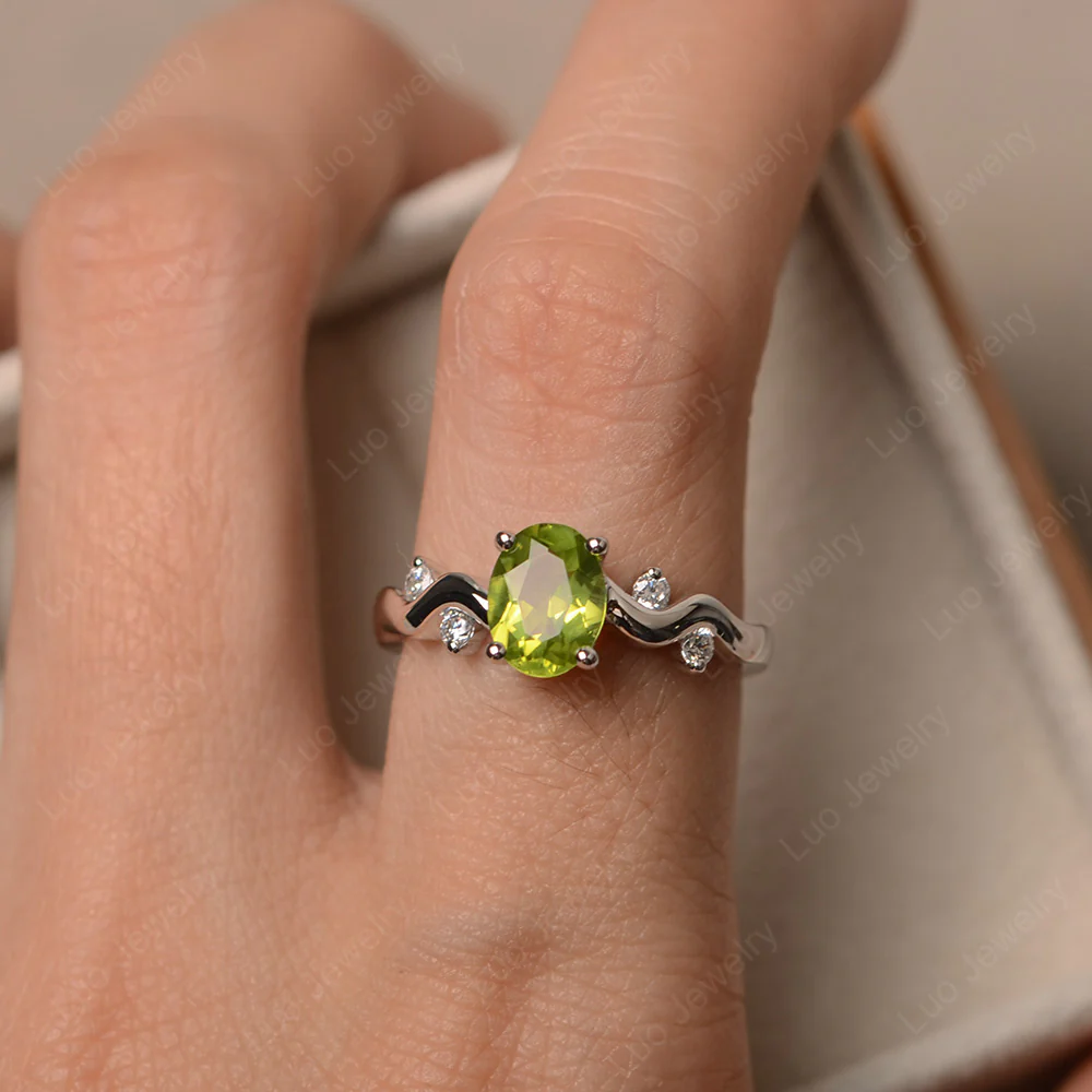 Peridot Twisty Engagement Ring - Image 4