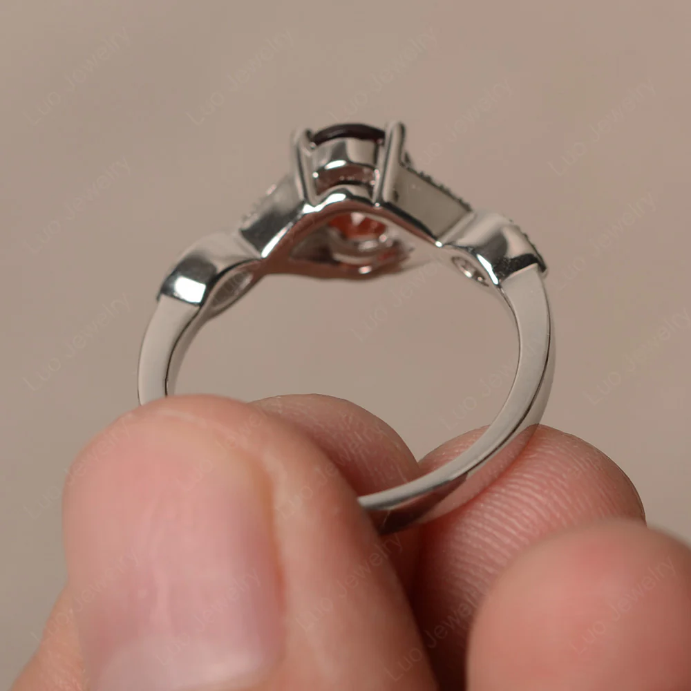Oval Garnet Split Shank Ring - Image 2