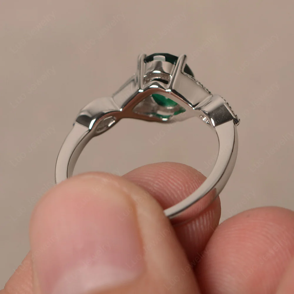 Oval Emerald Split Shank Ring - Image 2