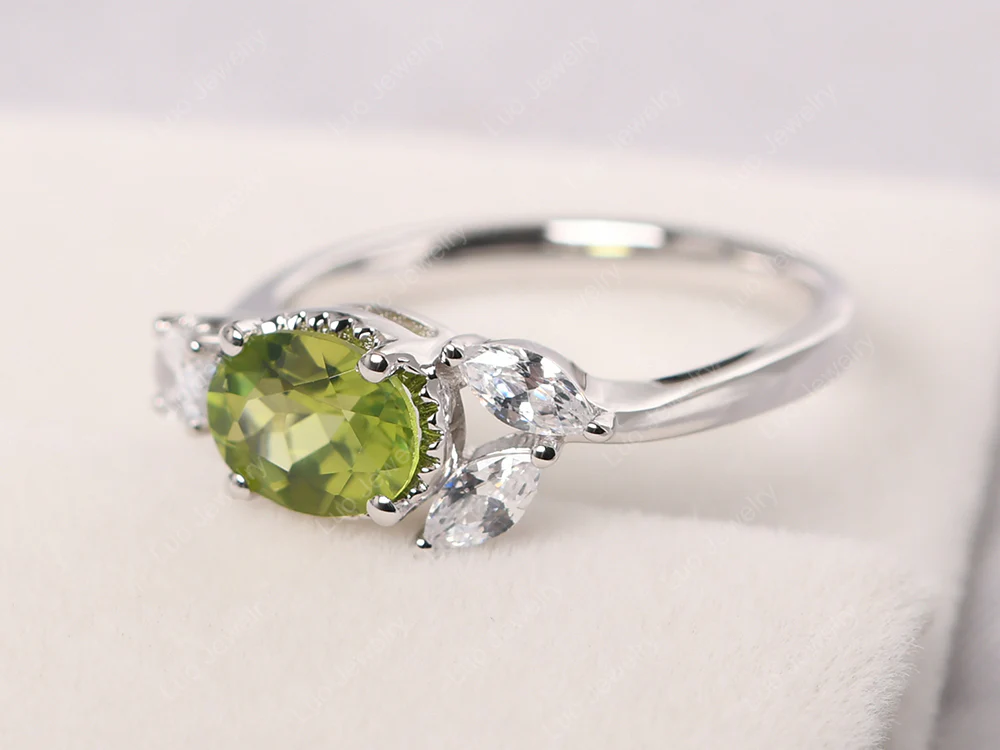 Oval Peridot Cluster Ring - Image 2