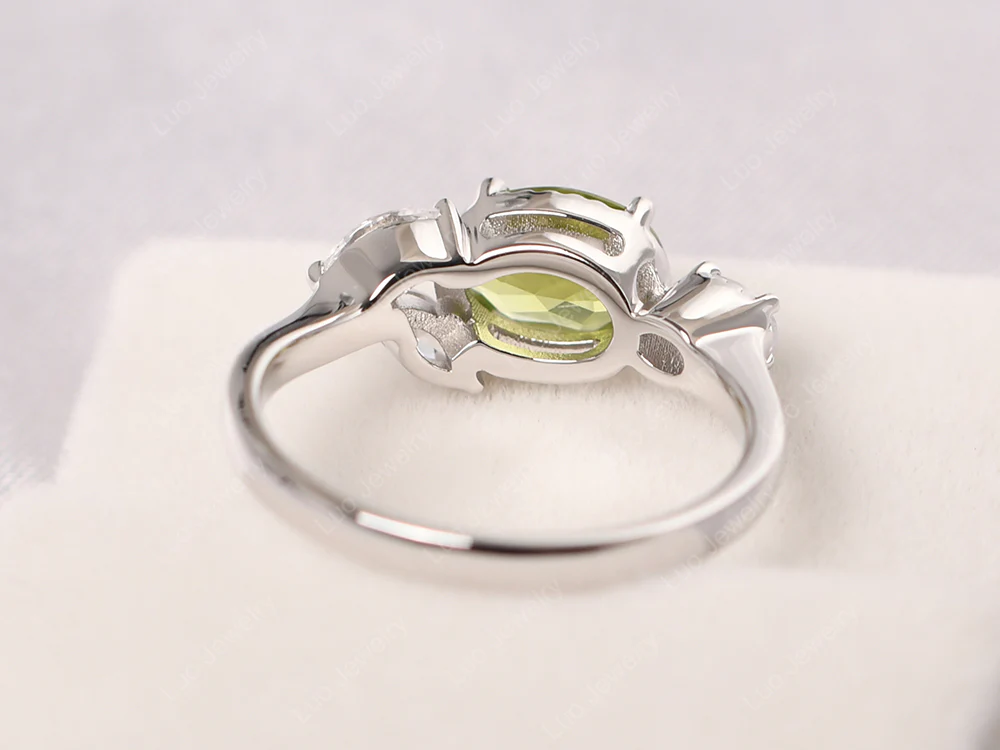 Oval Peridot Cluster Ring - Image 3
