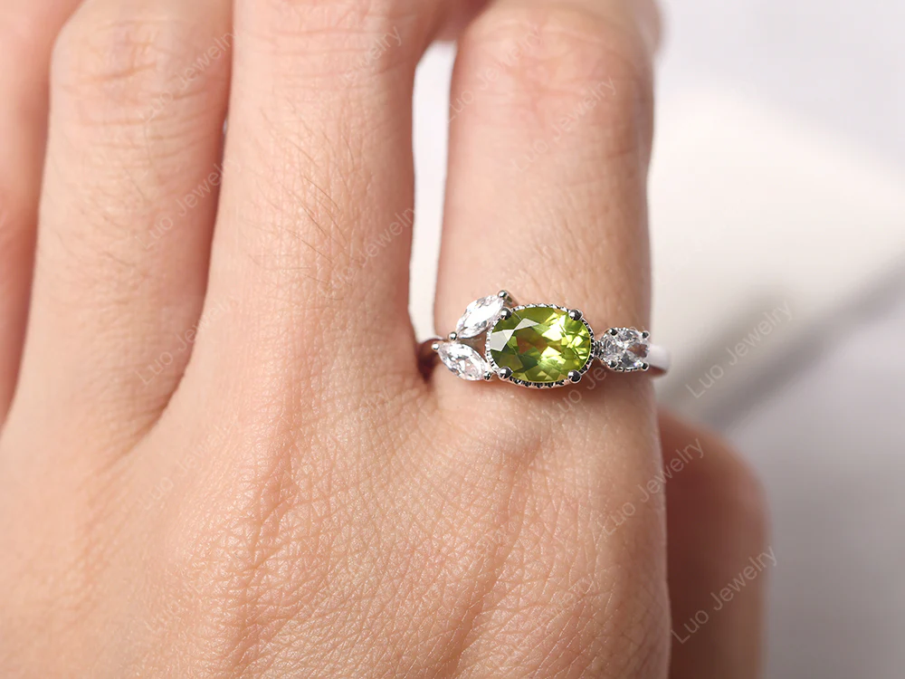 Oval Peridot Cluster Ring - Image 5