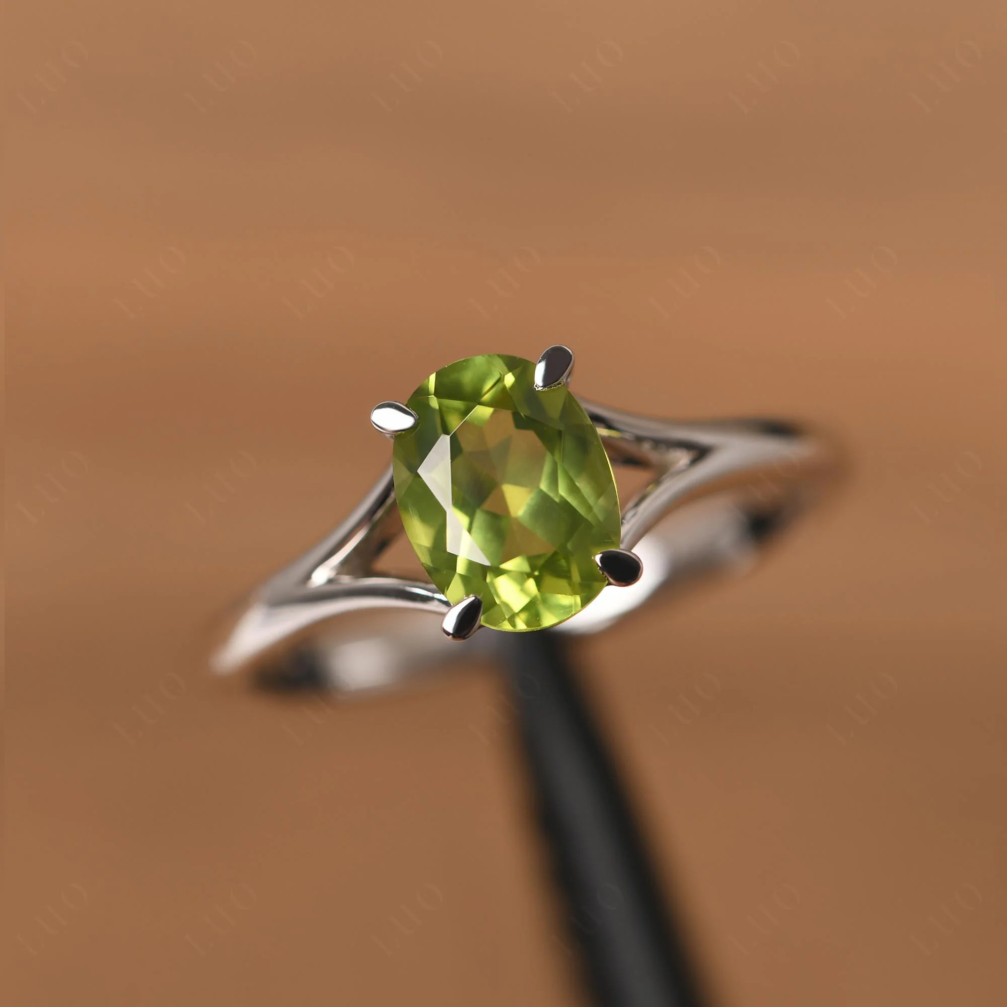 Peridot Split Shank Ring - Image 29