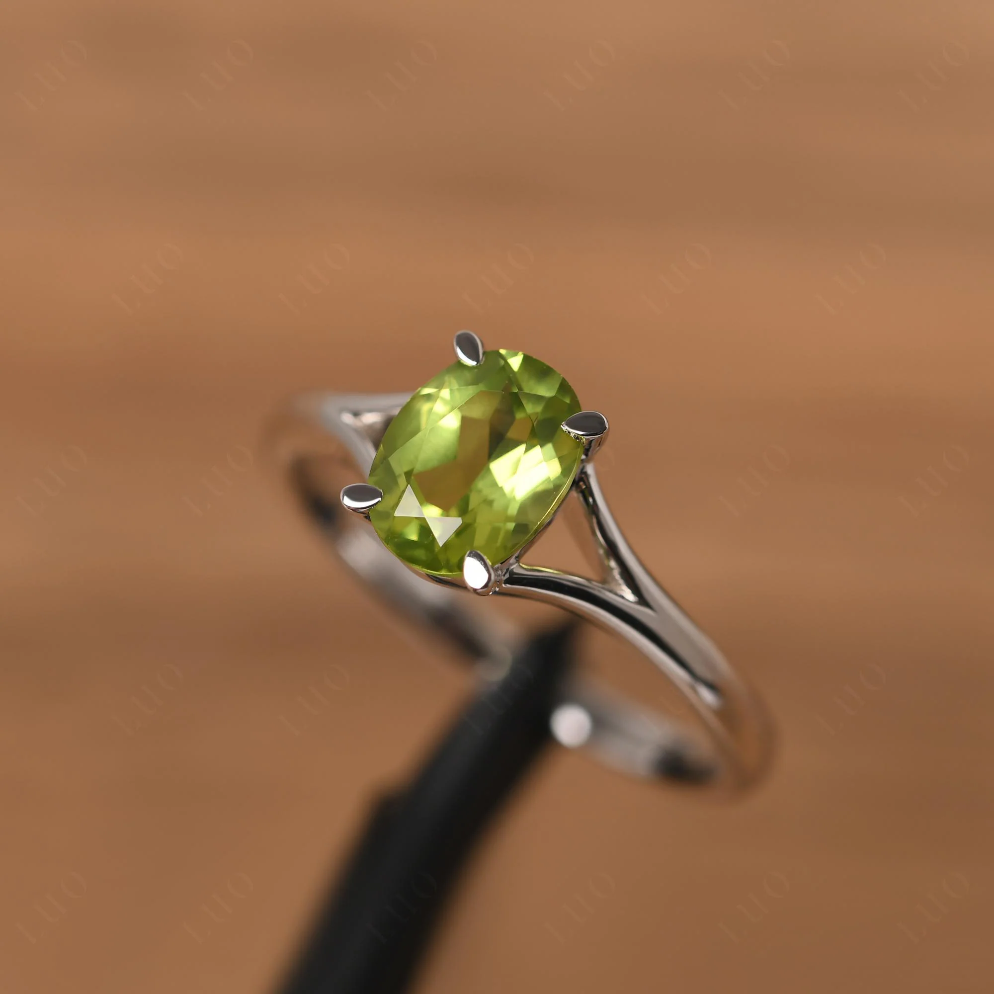 Peridot Split Shank Ring - Image 30