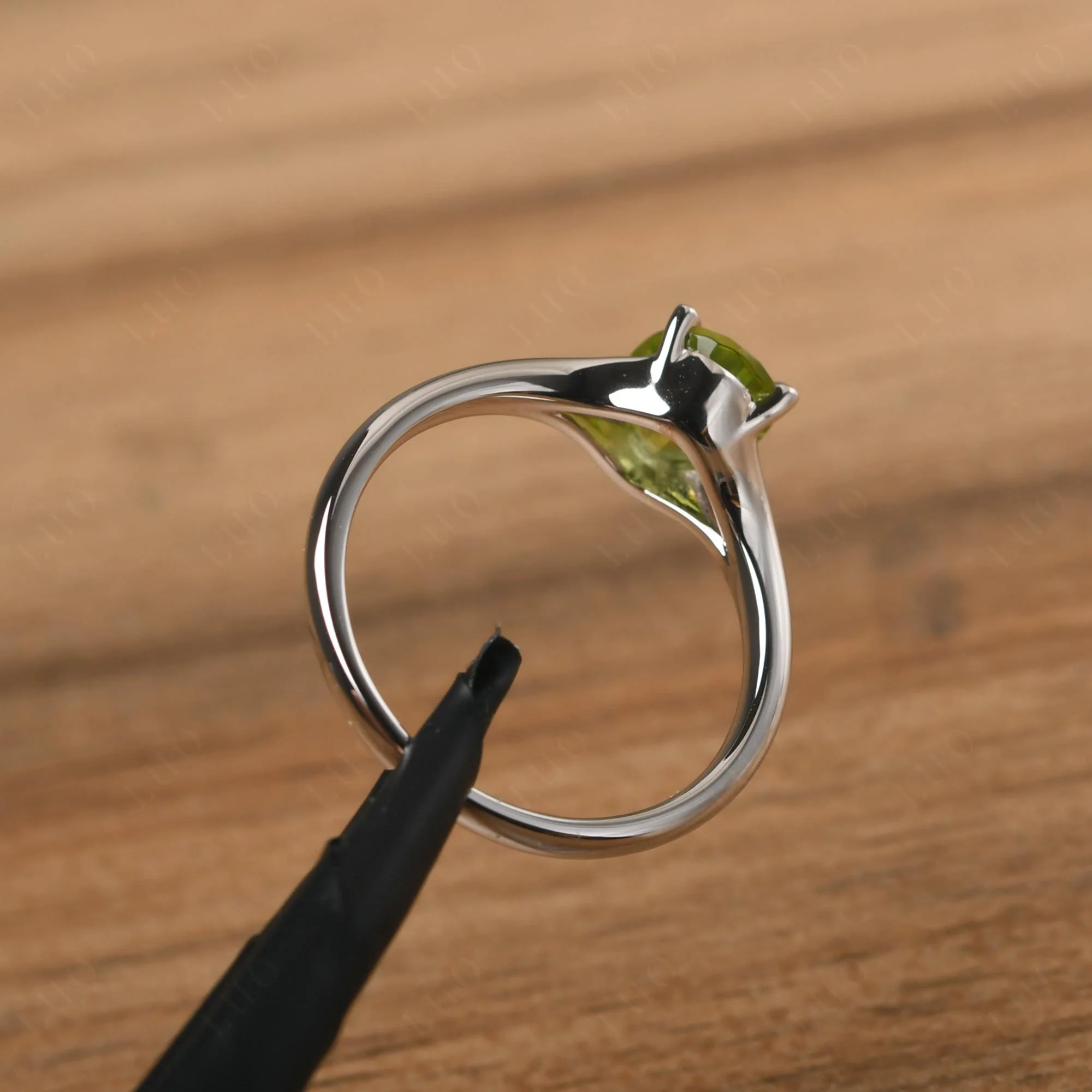 Peridot Split Shank Ring - Image 31