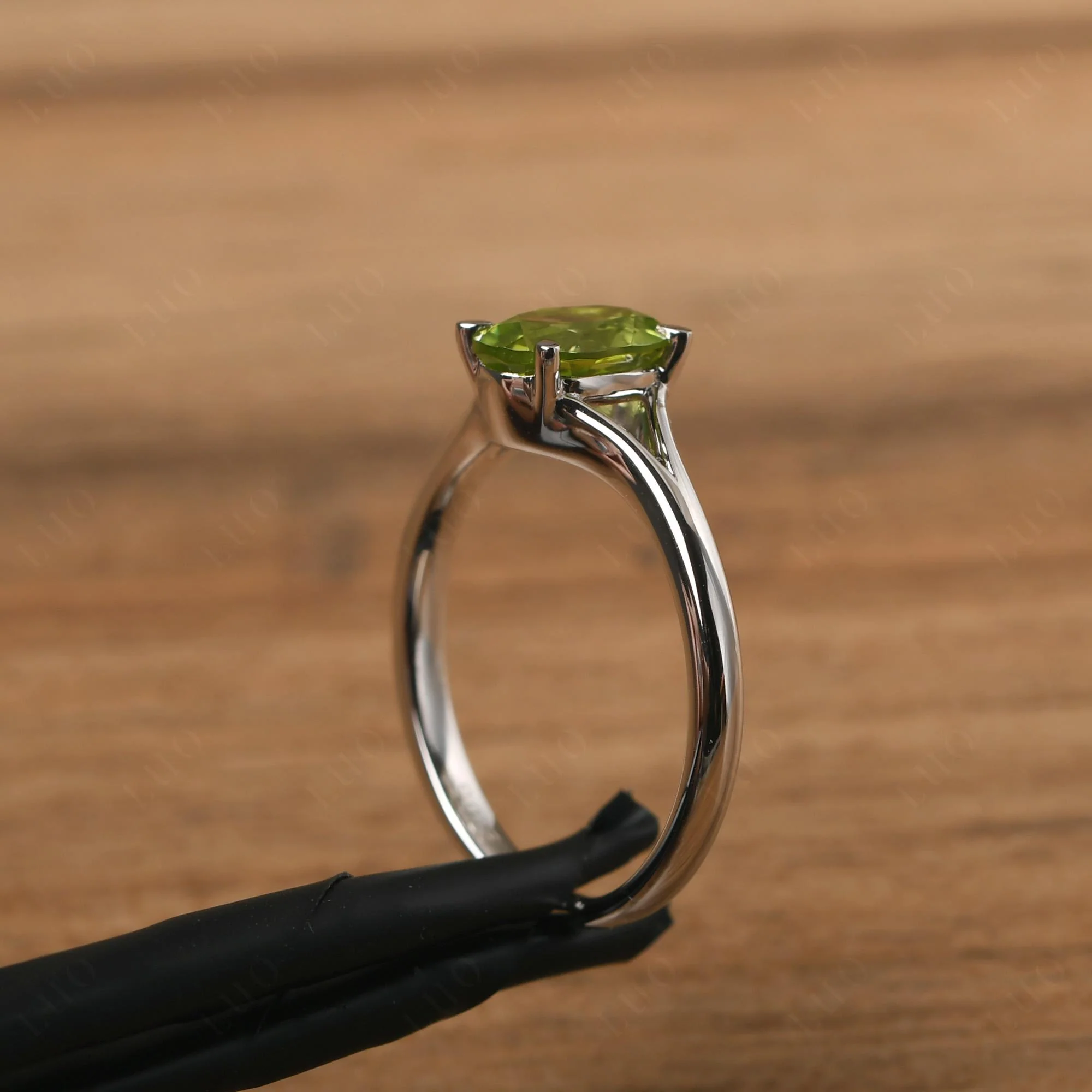 Peridot Split Shank Ring - Image 32