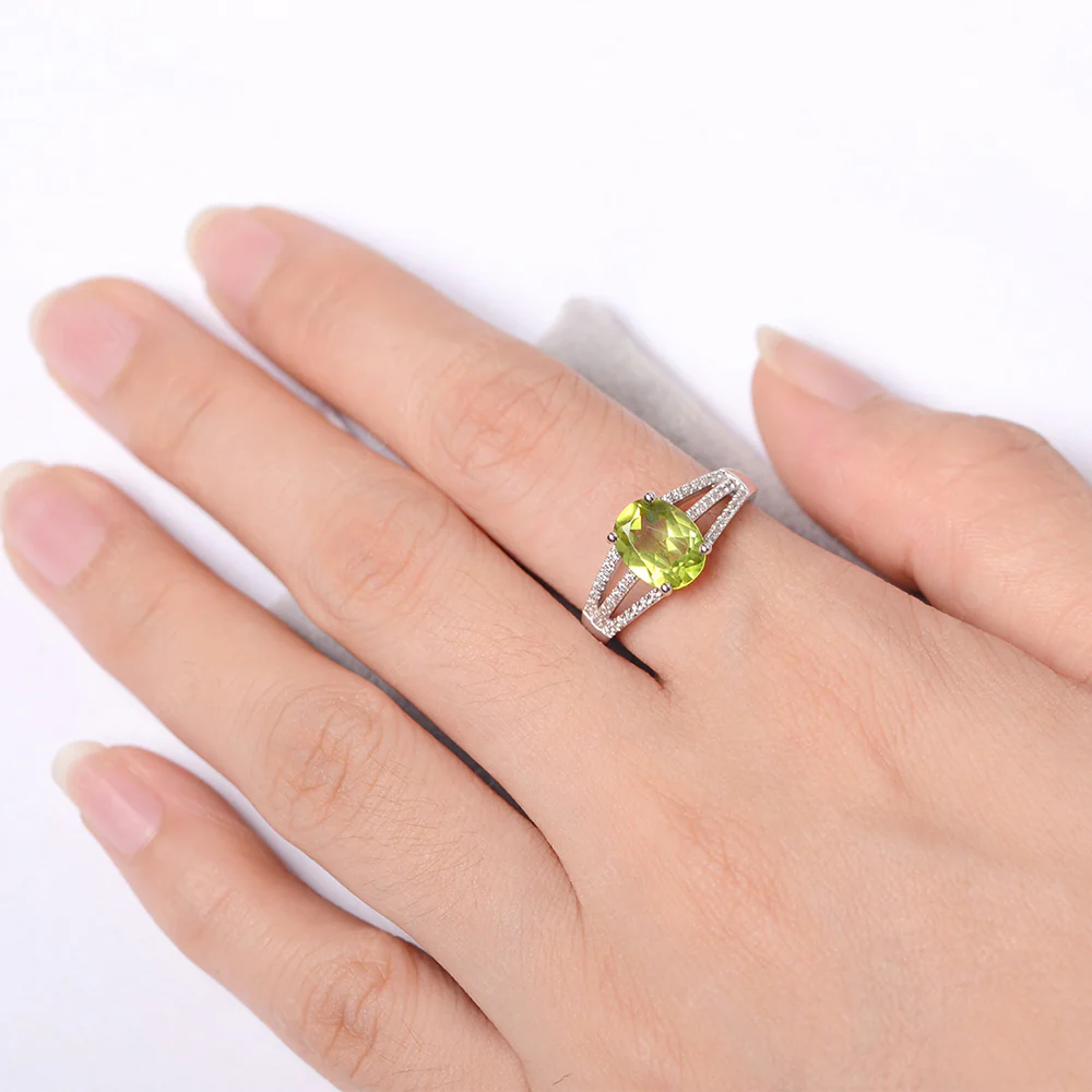 Peridot Triple Split Shank Ring - Image 4