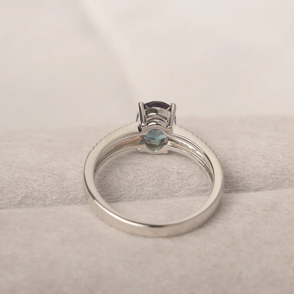 Oval Alexandrite Chevron Ring - Image 3
