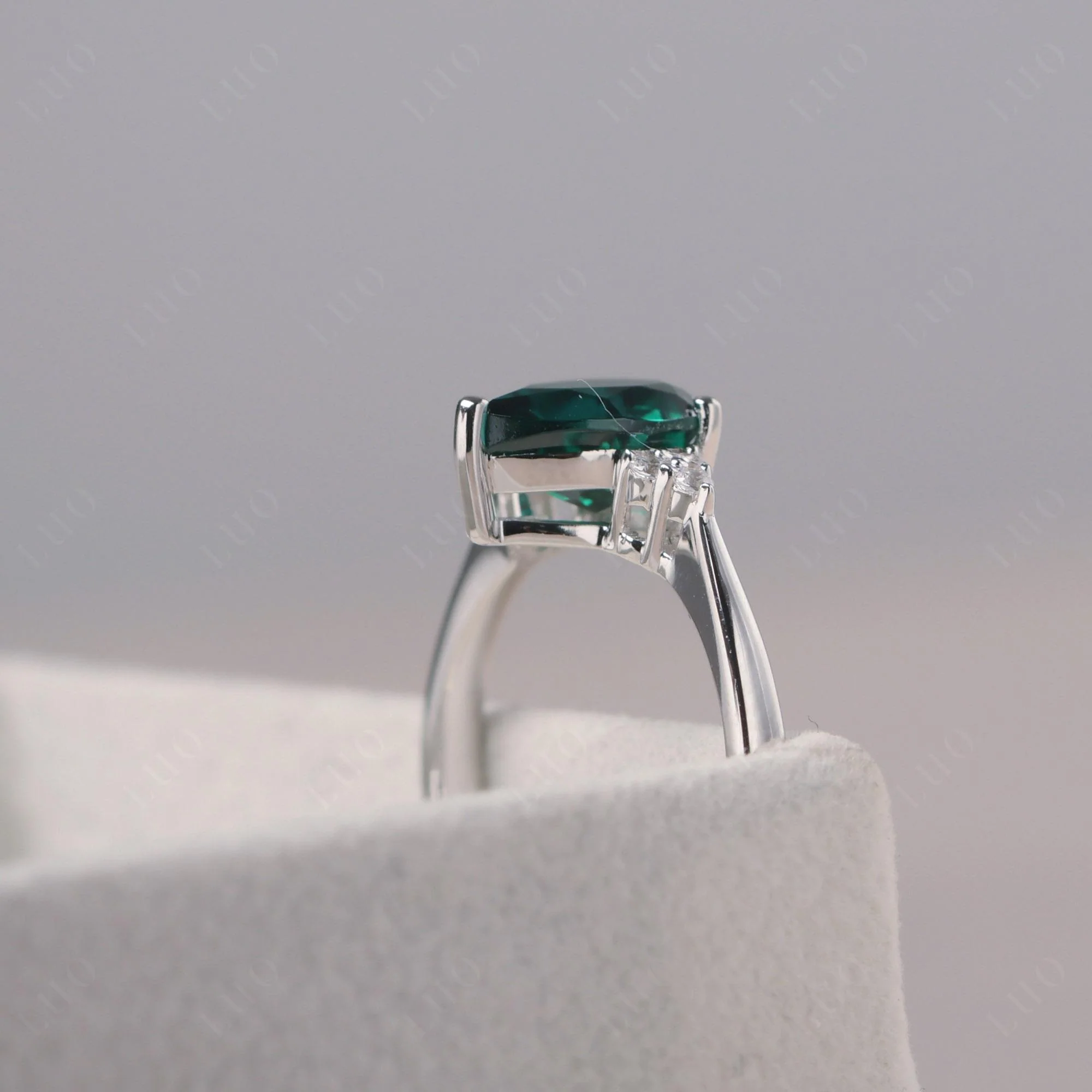 Pear Shaped Emerald Promise Ring - Image 5