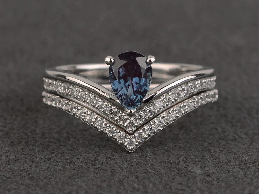 V Shaped Alexandrite Bridal Set Ring
