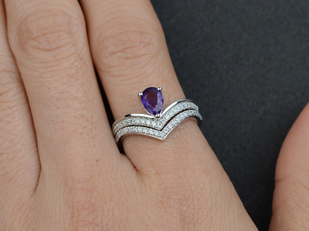 Amethyst Chevron Wedding Ring Set - Image 5
