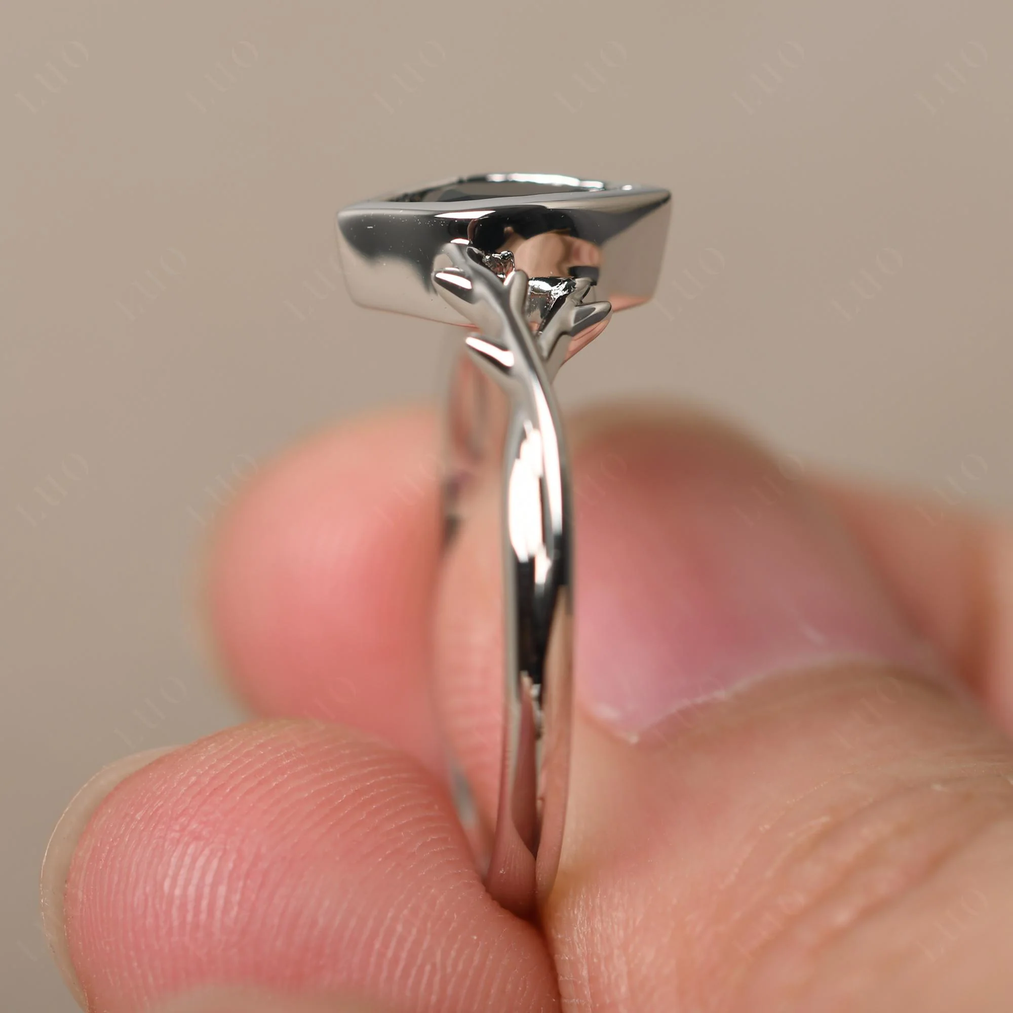 Black Spinel Twig Bezel Set Ring - Image 32