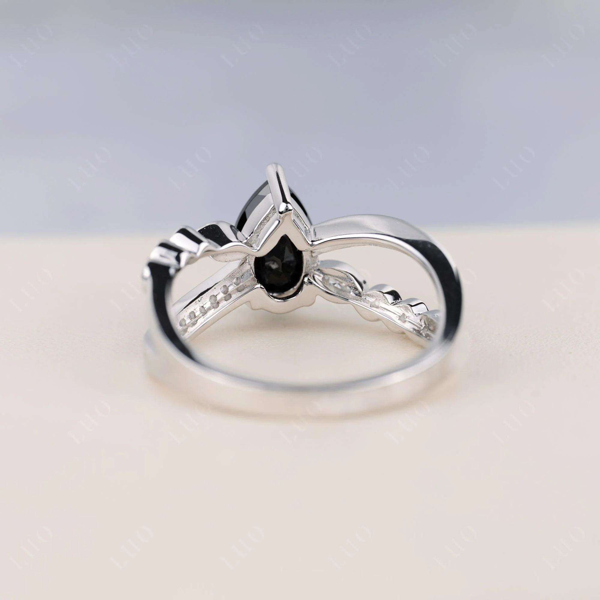 Pear Shaped Black Spinel Crossover Ring - Image 4