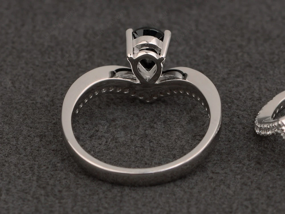 Black Spinel Chevron Wedding Ring Set - Image 4