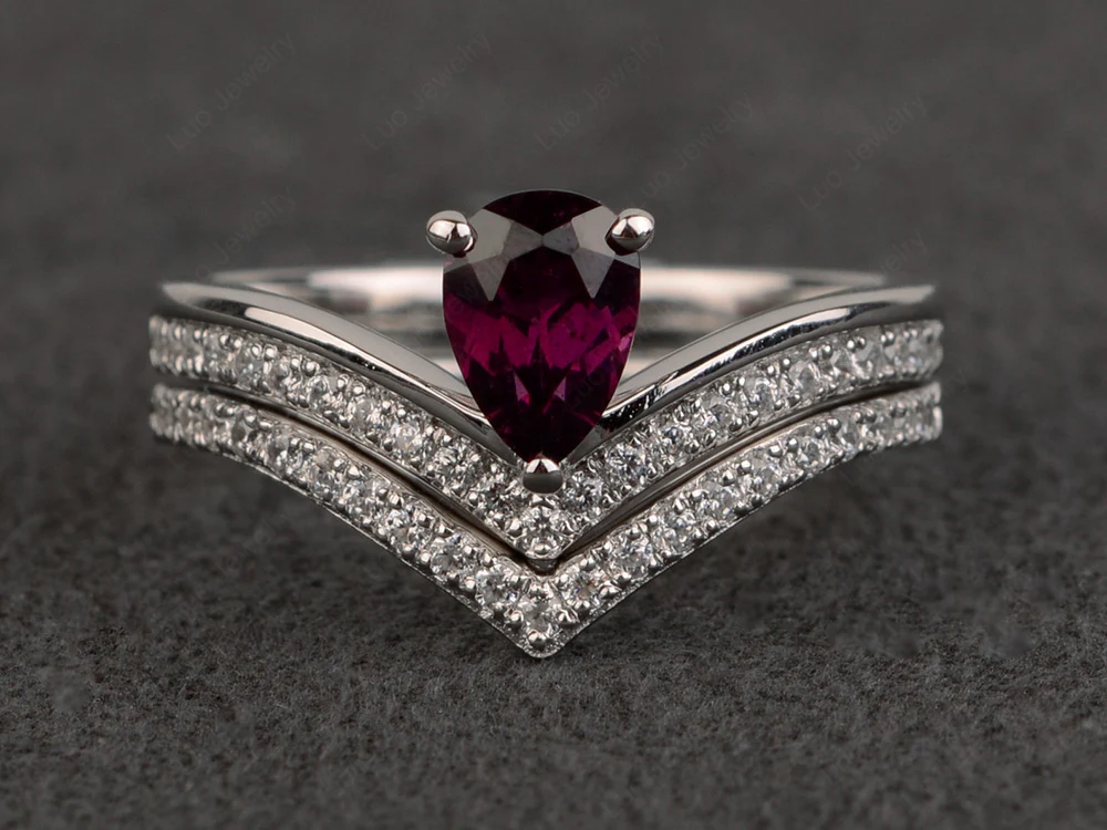 V Shaped Garnet Bridal Set Ring - Image 2